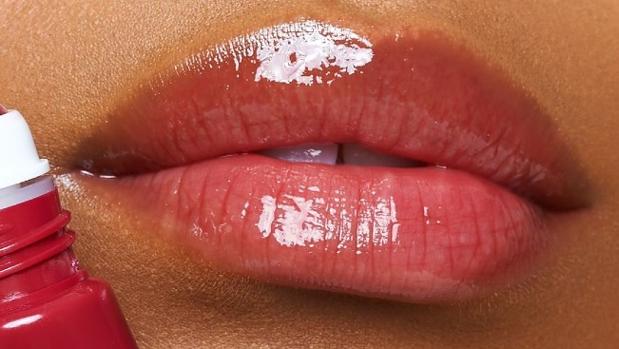 Hemos encontrado el único producto que necesitas para cuidar y maquillar tus labios