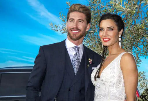 Bajo la nieve y rodeada de lobos: Pilar Rubio posa con su vestido de novia y