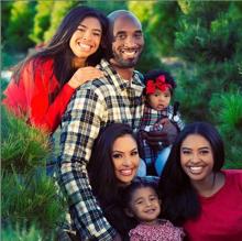 Kobe Bryant junto a su mujer, Vanessa, y sus hijas