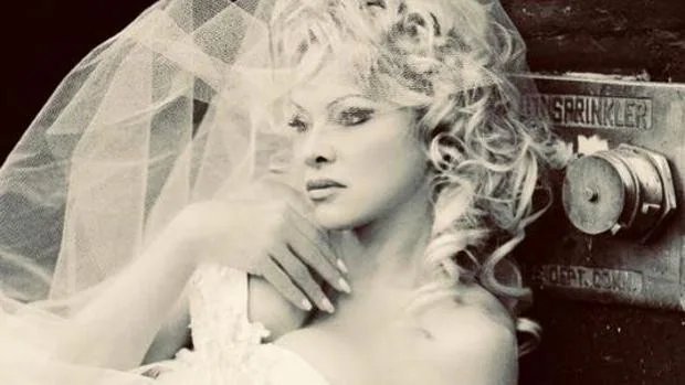 Un quinto marido para Pamela Anderson: se casa con su guardaespaldas