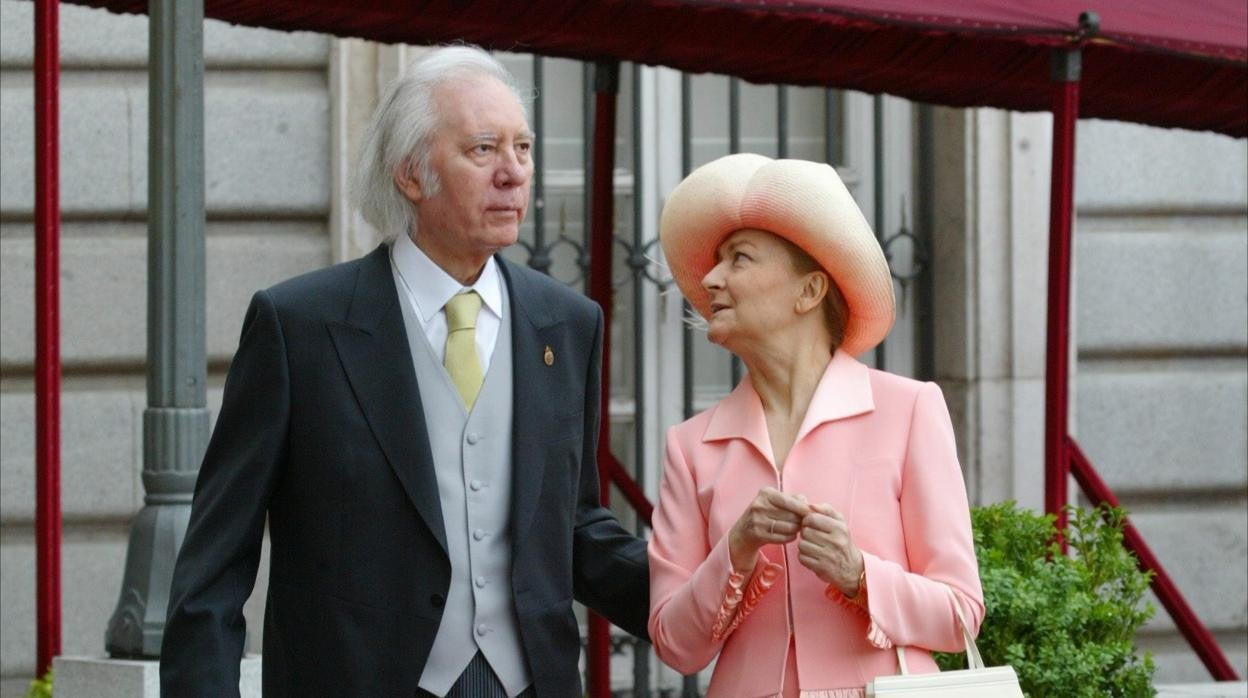 Francisco Umbral y María España, en la boda de los Reyes Don Felipe y Doña Letizia en 2004