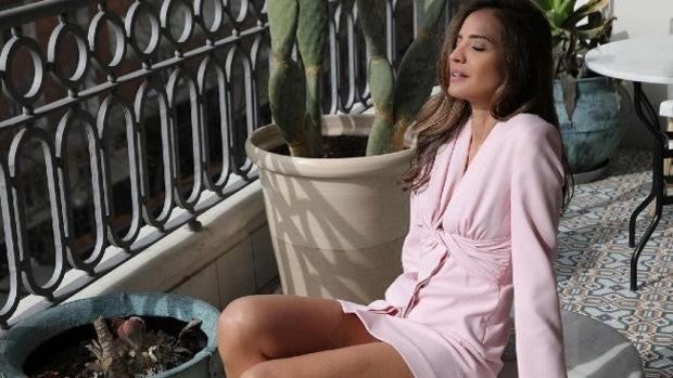 El nuevo vestido más buscado de Zara: corto, rosa y con escote nudo