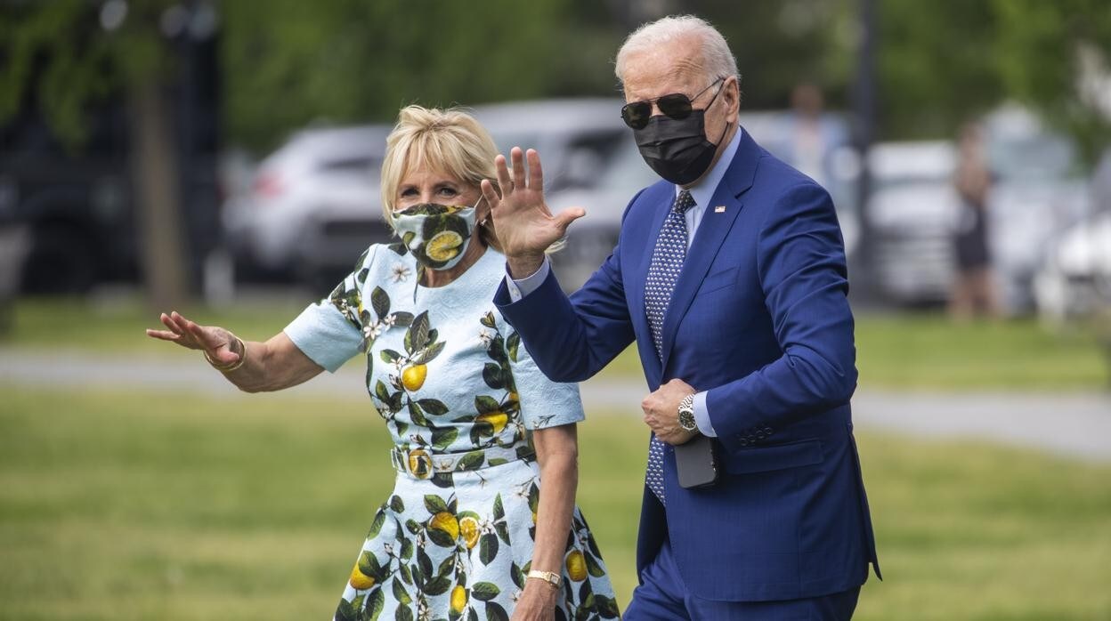 Los estilismos de Jill Biden son examinados con lupa