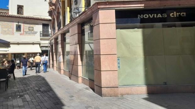 La tienda Novias Cira de la Plaza del Pan se convertirá en restaurante