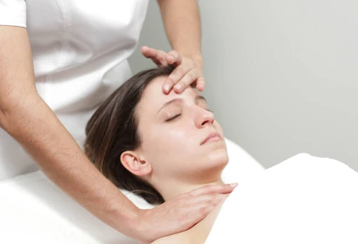 El Balneario de Mondariz ofrece un masaje facial, ideal para retrasar el envejecimiento cutáneo.