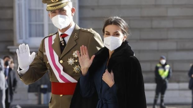 La reina Letizia inaugura 2022 con un nuevo 'piercing'