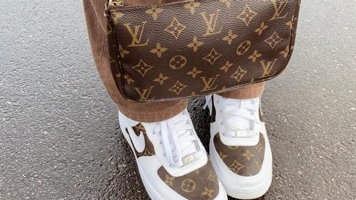 Zapatillas Louis Vuitton para mujer  Compra o Vende tus calzado de Lujo  online - Vestiaire Collective
