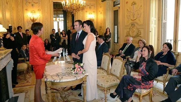 Leticia y Benjamín protagonizaron la primera boda ante notario que se celebró en el Colegio Notarial de Madrid