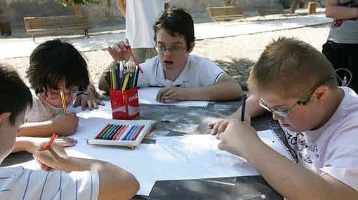 Los niños con síndrome de Down neceesitan el apoyo de sus hermanos.