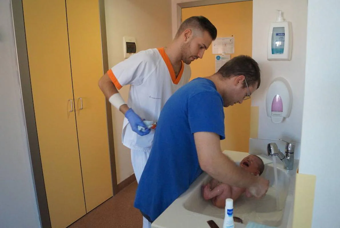 El hospital de Manises instala bañeras para recién nacidos en todas las habitaciones de la maternidad