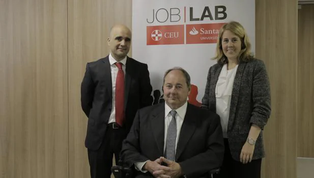 David Laguna, director de Santander Universidades, Javier Gutierrez del CEU y Beatriz Sevillano de Universia