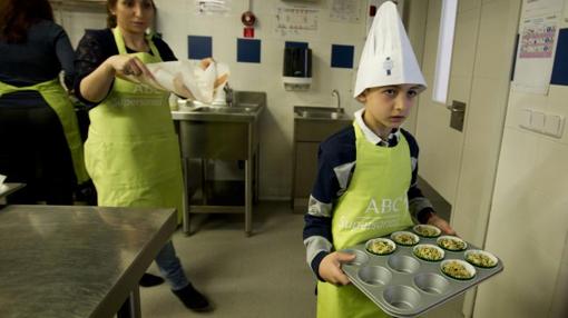 Quique de los Ríos llevando su receta al horno