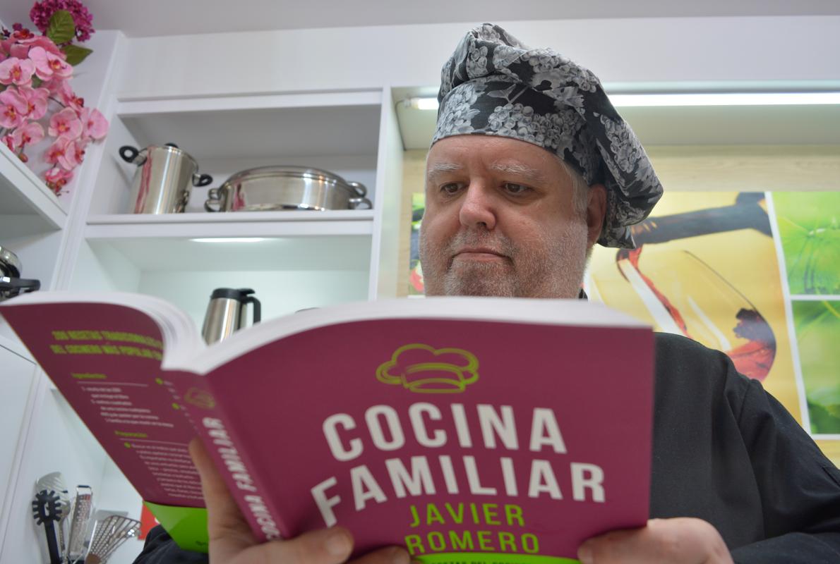 «Mi libro de recetas es para los que se preguntan a diario ¿qué cenamos hoy en casa?»