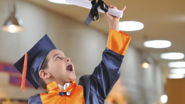 Graduaciones infantiles: la obsesión por premiar el cumplimiento del deber