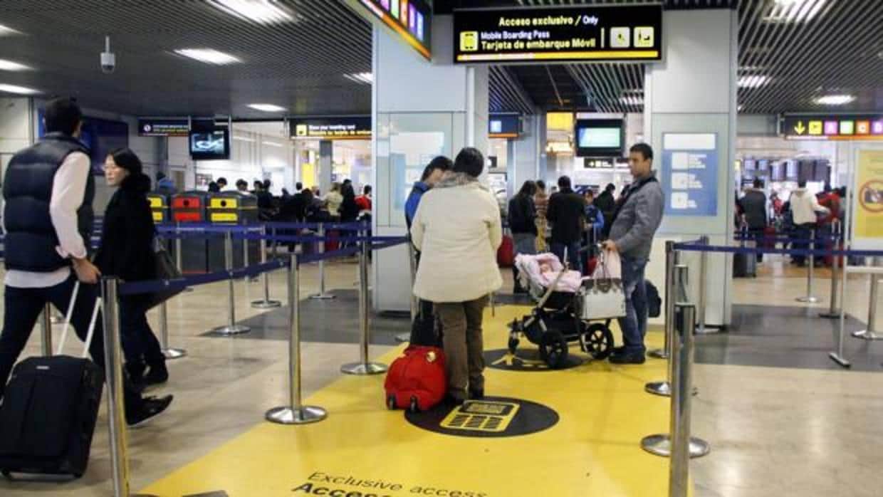 El Senado pide baños con cambiadores accesibles en estaciones y aeropuertos