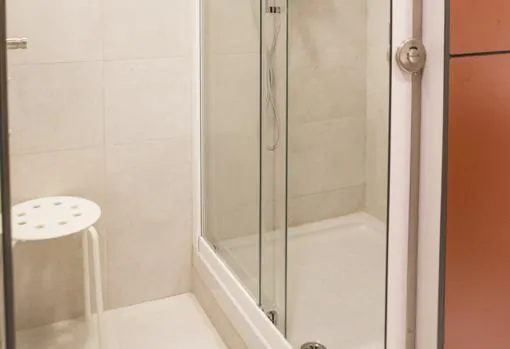 Las duchas disponibles en la «Family room»
