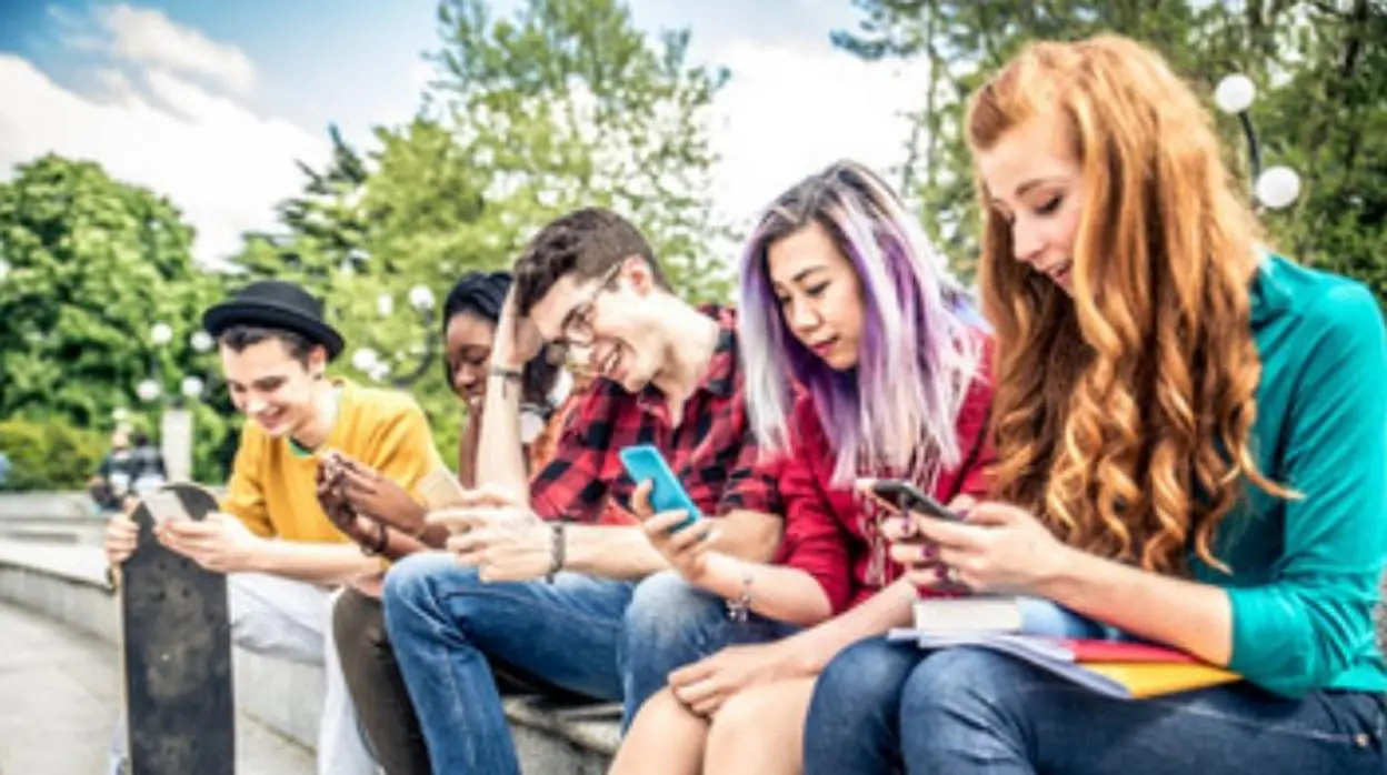 El 26% de los adolescentes madrileños consume compulsivamente internet