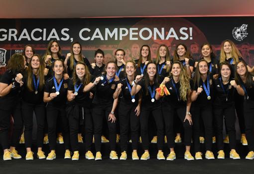 Las jugadoras de la selección femenina sub 20 después de proclamarse subcampeonas del Mundo