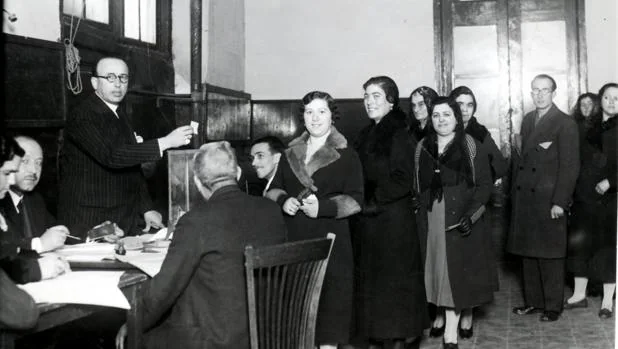 socialistas que se voto femenino en 1933: mujer es histerismo»