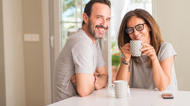 Las parejas casadas o viviendo en pareja, las más felices de todas