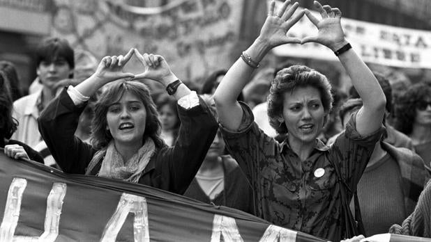 40 años de igualdad en la Constitución: «Nos creímos que seríamos iguales, pero no valía solo con eso»