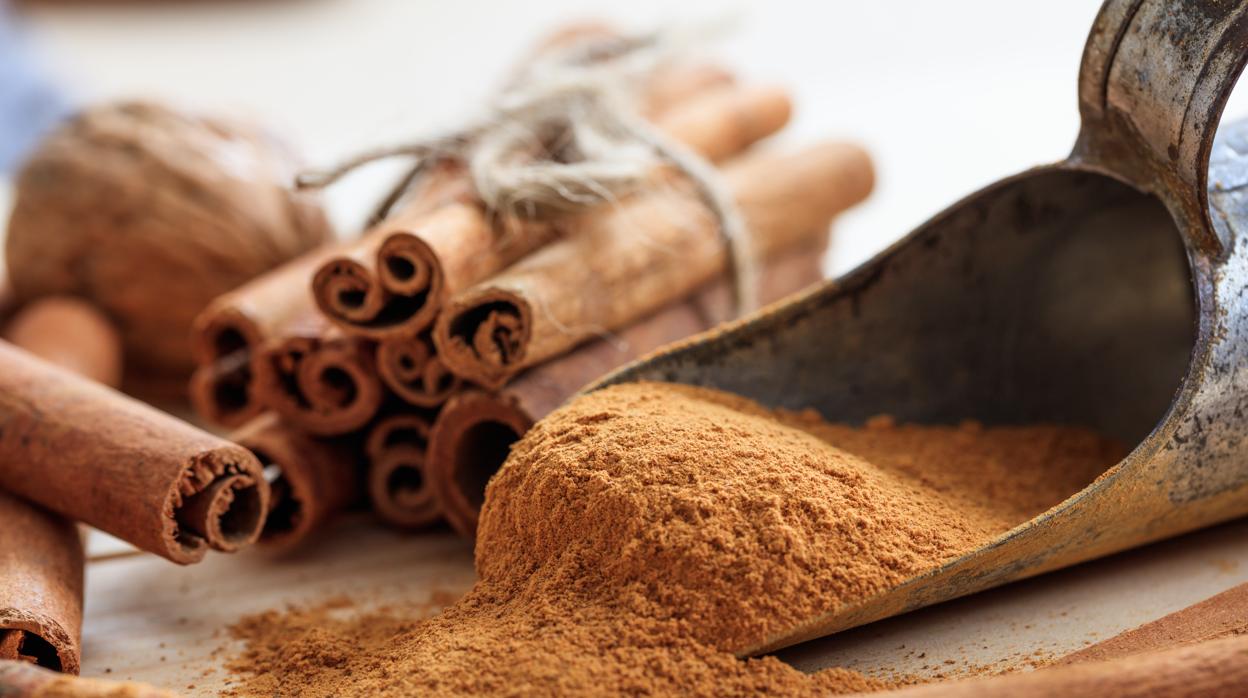 La canela ayuda a controlar los nivelez de azúcar en sangre.