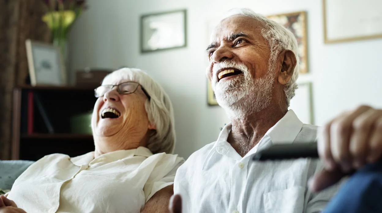 A medida que las parejas envejecen el humor supera a las discusiones