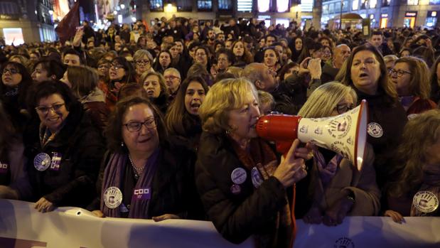 Las mujeres se movilizan en toda España a favor de la igualdad