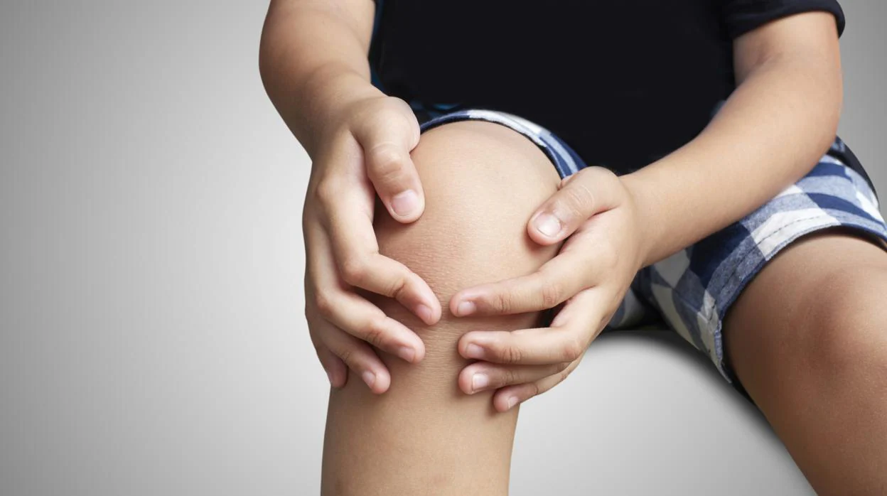 El dolor es más frecuente en niños de 6 años y hasta la adolescencia y coincide con una mayor actividad física