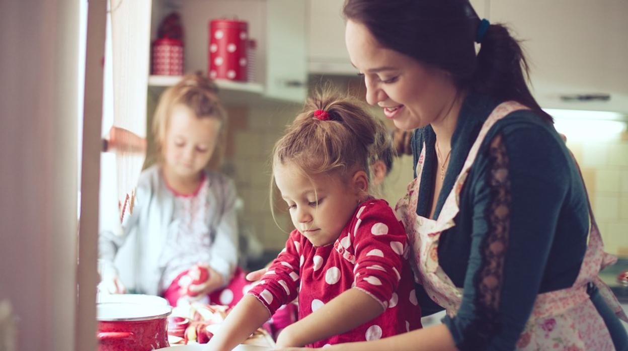 Lo que los niños pueden hacer en la cocina según su edad