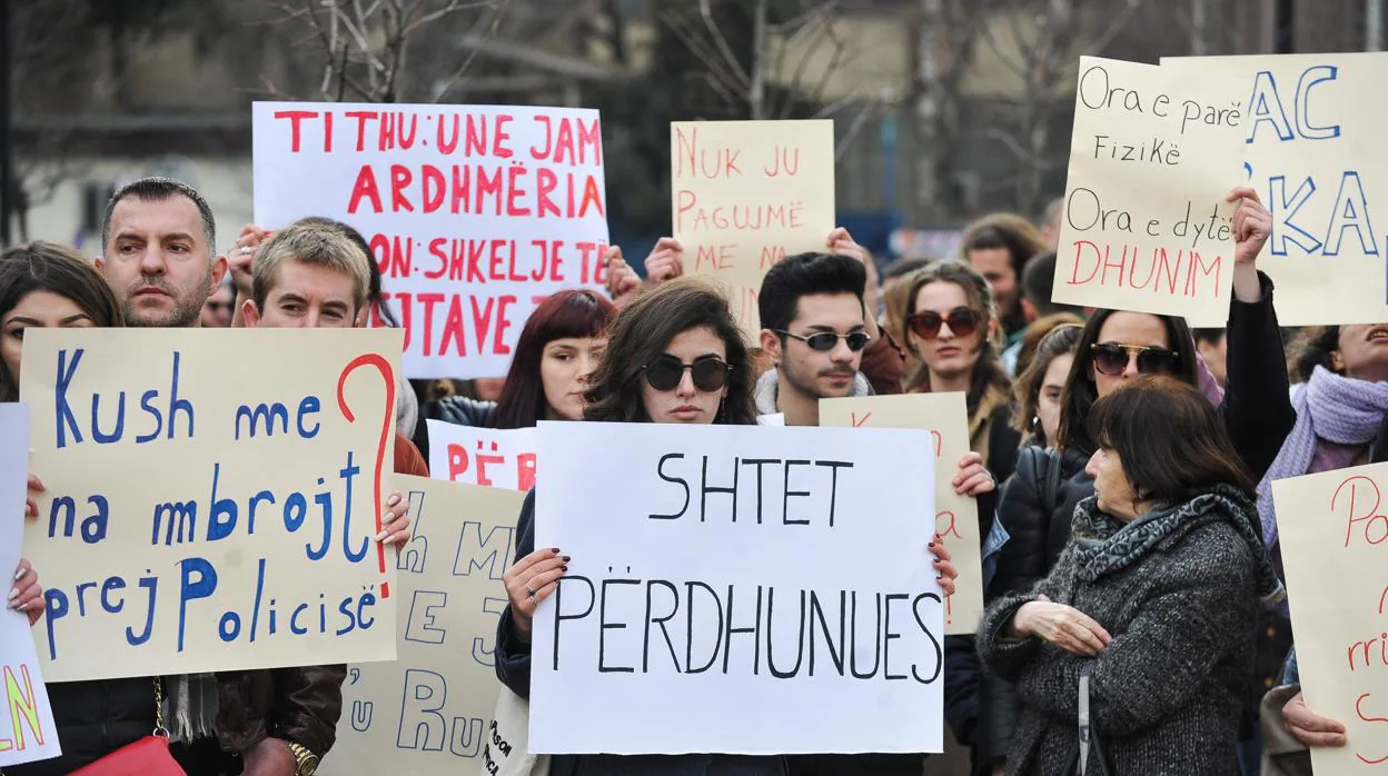 Protestas a lo largo de todo el país por la violación de la menor en Pristina