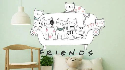 Vinilo decorativo infantil con un sofá lleno de gatos.
