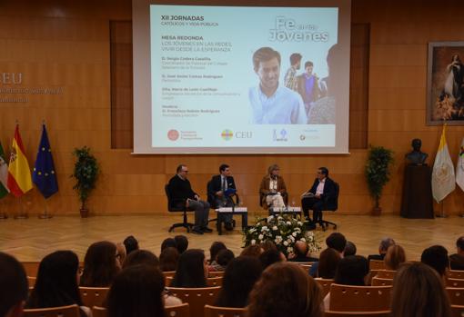 Los jóvenes en las Jornadas Católicos y Vida Pública en CEU Andalucía