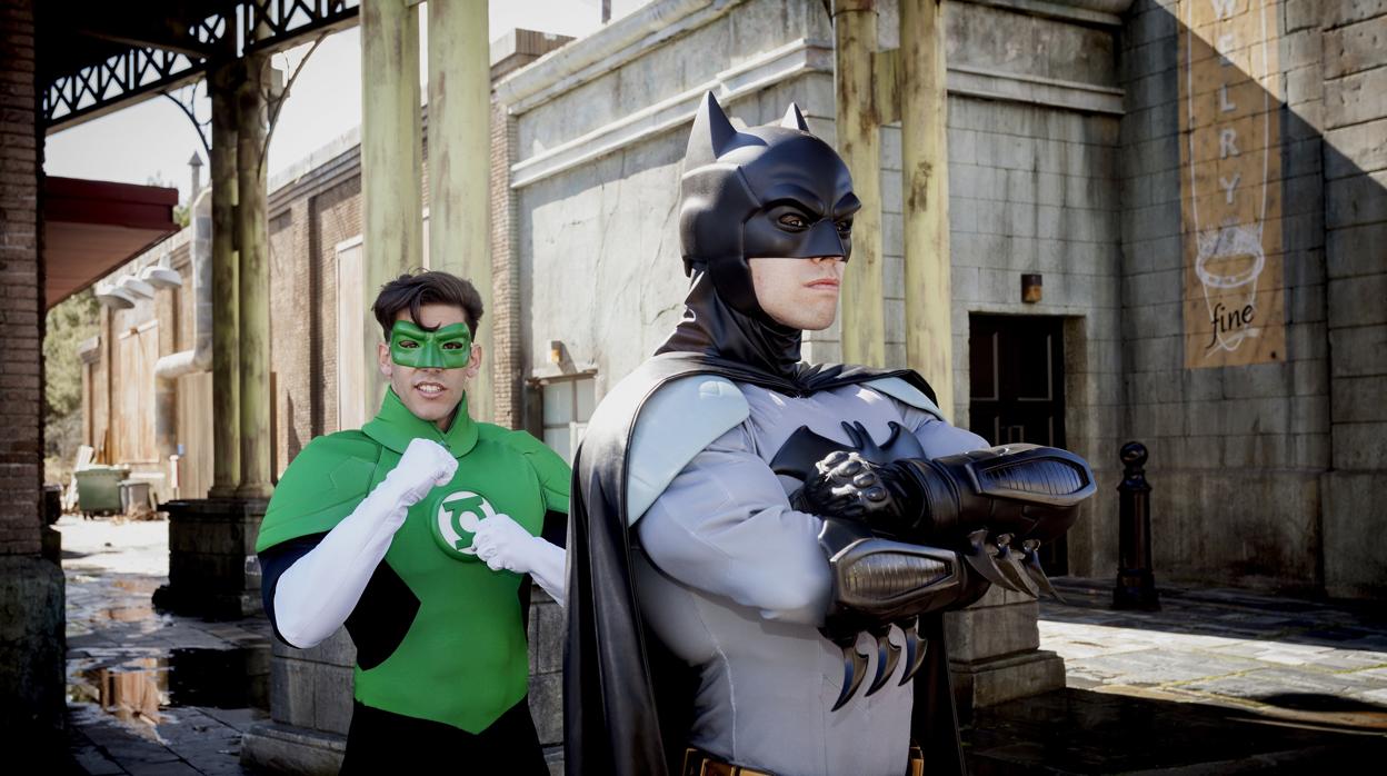 Batman y Linterna Verde, en el Parque Warner.