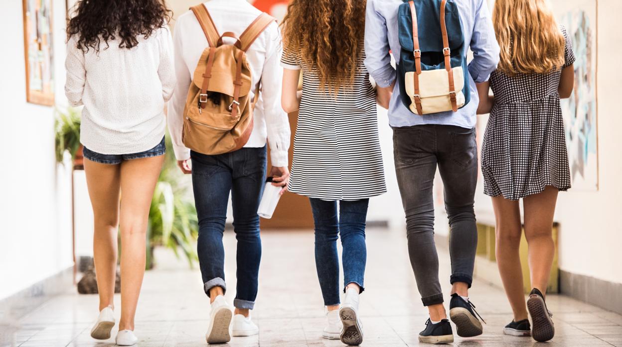 Hablar de suicidio en los colegios, ¿sí o no? El debate está servido