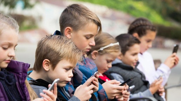 «Hace falta un plan educativo en TICs en el que se limite el tiempo de uso»