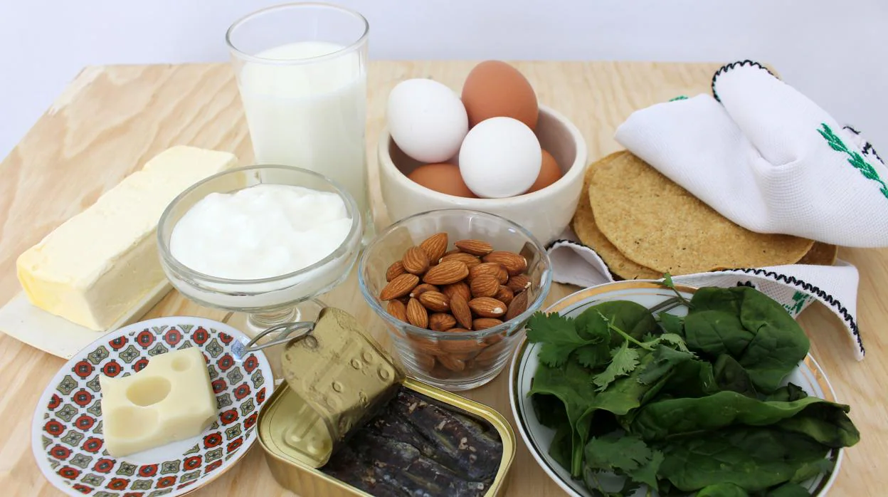 Los alimentos con más calcio que la leche y lo que debes saber sobre ellos