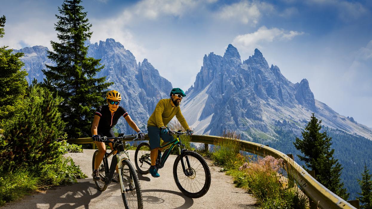 Gracias al ciclismo, muchos deportistas pueden disfrutar de bellos paisajes.