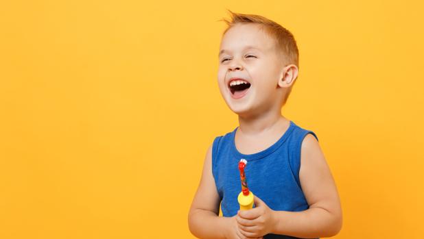 ¿Y si el truco para que tu hijo por fin se lave los dientes es este?