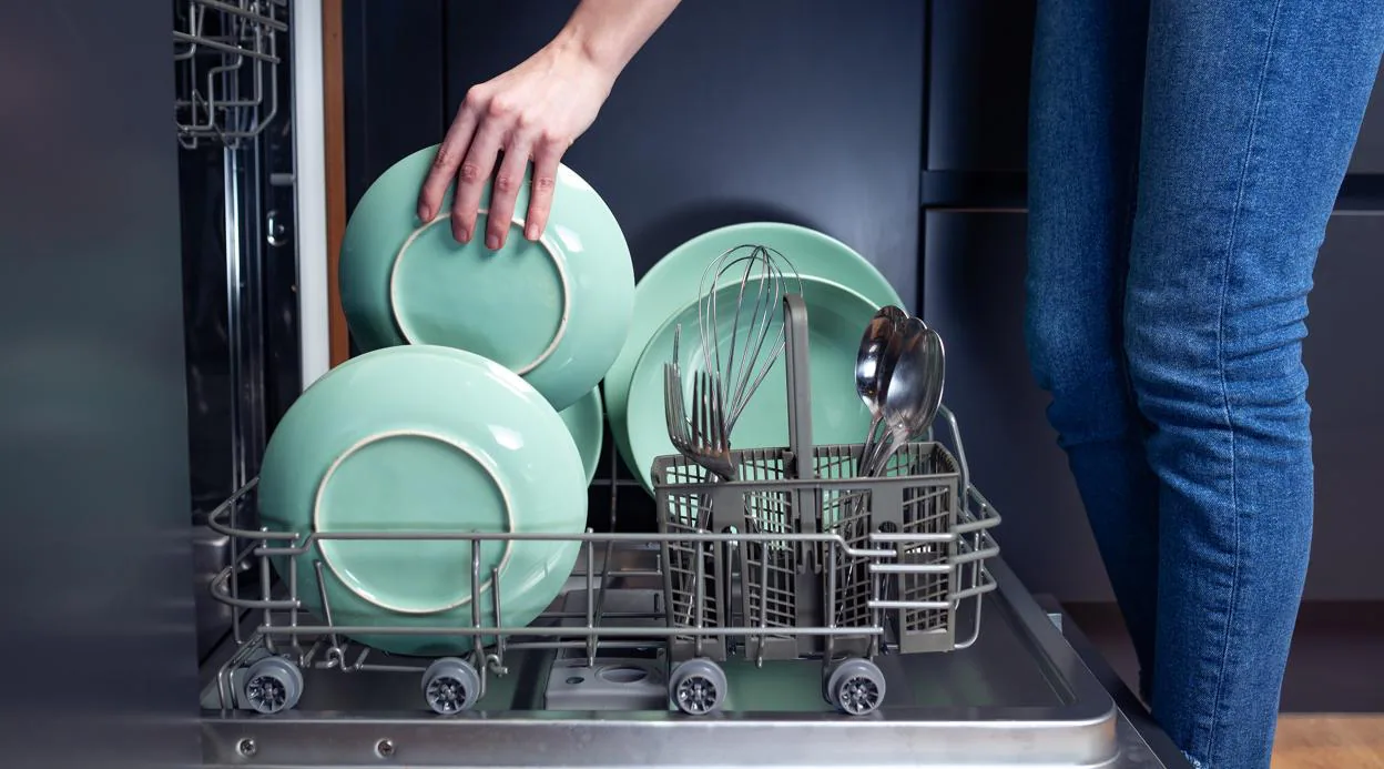 11 cosas de casa que puedes limpiar en el lavavajillas más allá de platos y  cubiertos