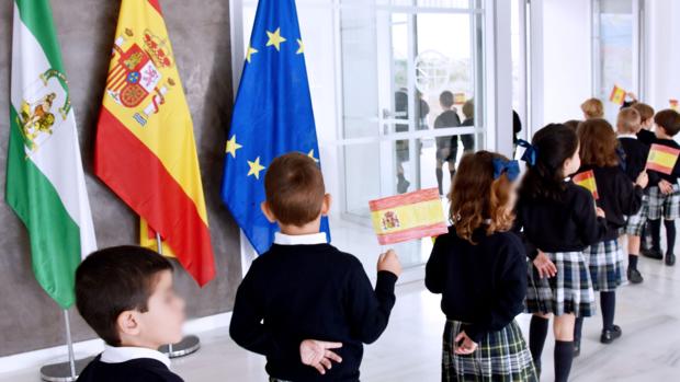 El Colegio CEU San Pablo Sevilla conmemora el Día de la Fiesta Nacional