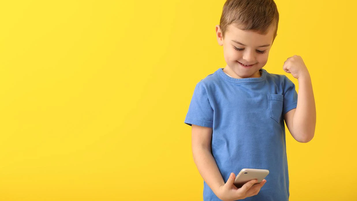 ¿Cuál es la mejor edad para darle a un niño un móvil? 10 consejos a tener en cuenta