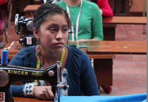 Alumnas del taller de confección del Centro de Capacitación de FUDI en Tecpán (Guatemala)