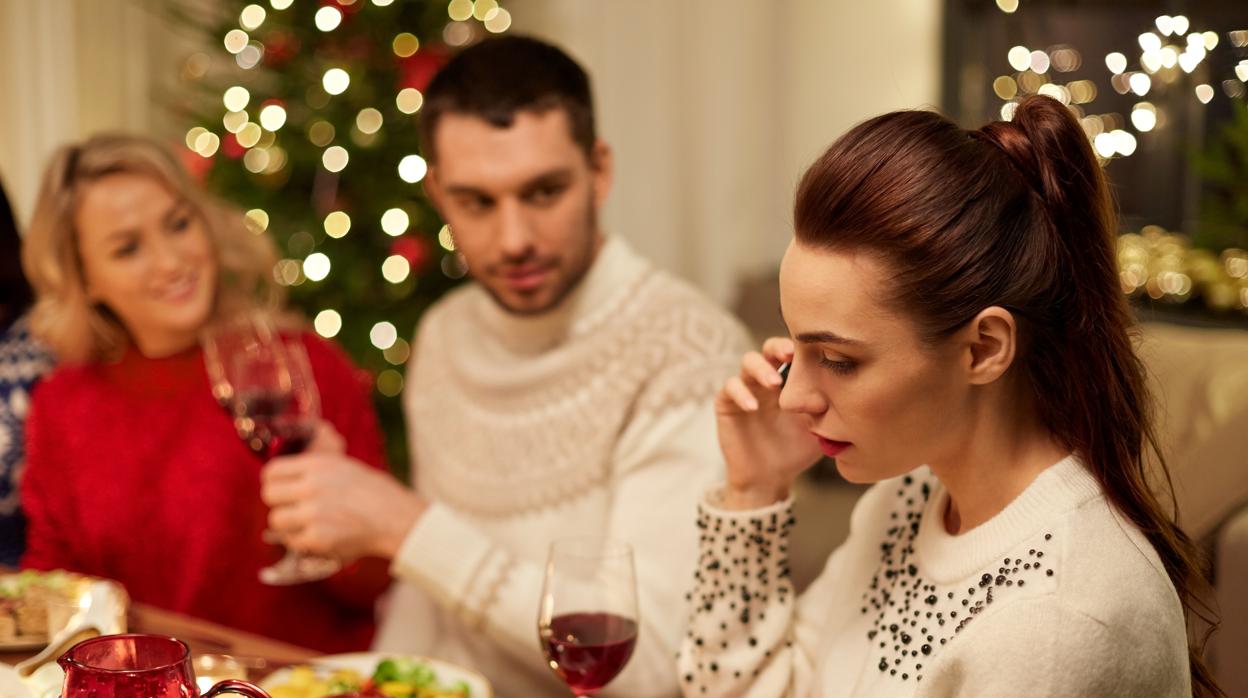 Trucos eficaces que te ayudarán en las cenas y comidas en la «primera Navidad» sin tu ser querido