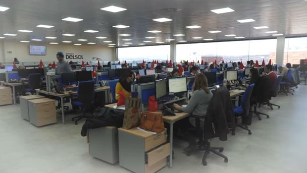 «Los martes y jueves tengo a mis hijos y no trabajo por la tarde»: así se concilia en la primera empresa en España con jornada laboral de cuatro días