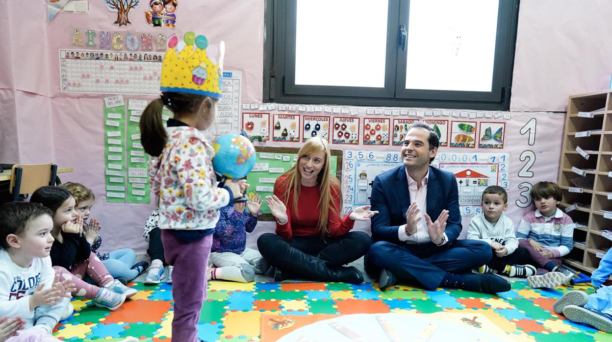 Patricia del Valle junto a Ignacio Aguado, vicepresidente de la Comunidad de Madrid