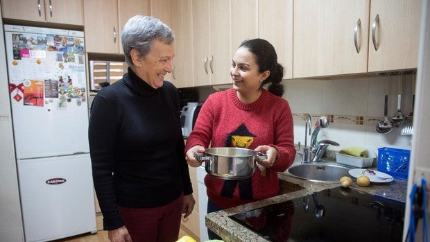 La convivencia intergeneracional, el remedio de Emilia contra la soledad