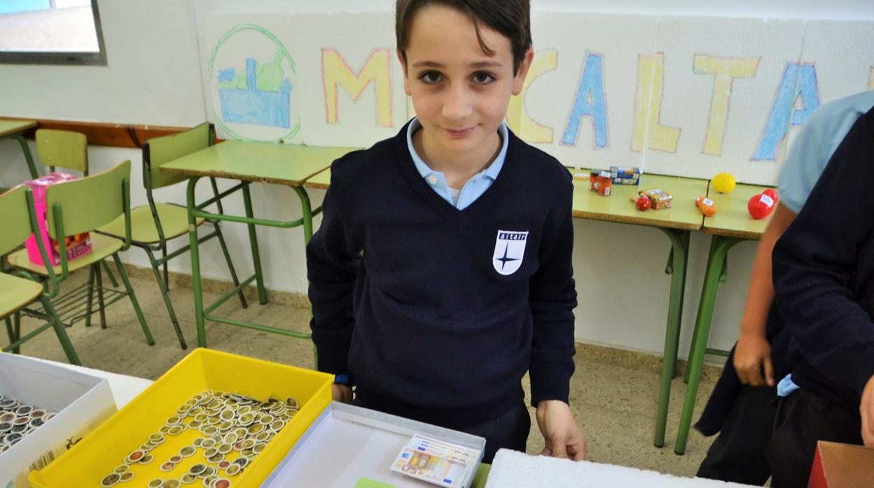 Alumnos de Primaria de Altair aprenden matemáticas con la creación de un supermercado