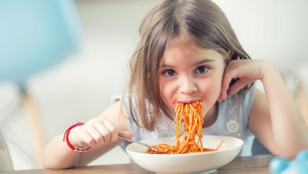 Hay vida más allá de los espaguetis: cómo educar nutricionalmente a tu hijo