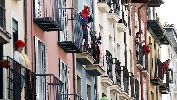 Los niños de toda España cantan «Hola don Pepito» desde el balcón por el Día del Padre